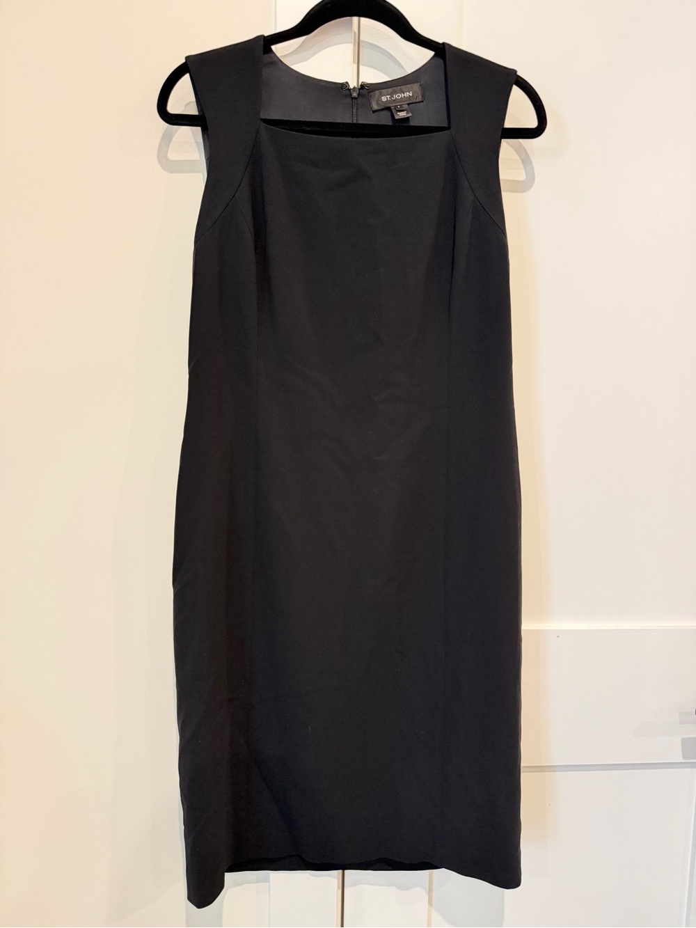 St. John Classic Black Sheath Dress in Sz 6 EUC Silk Lined Capsule Quiet Luxury